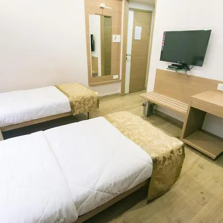 Seasons Hotel 5*