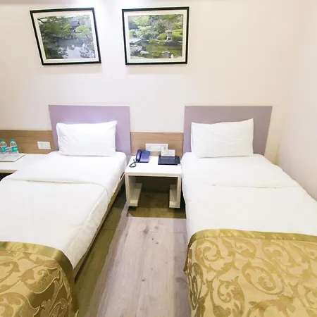 Seasons Hotel 5*