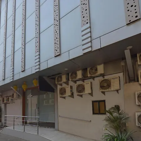 Oyo 8872 Address Hotel 3*