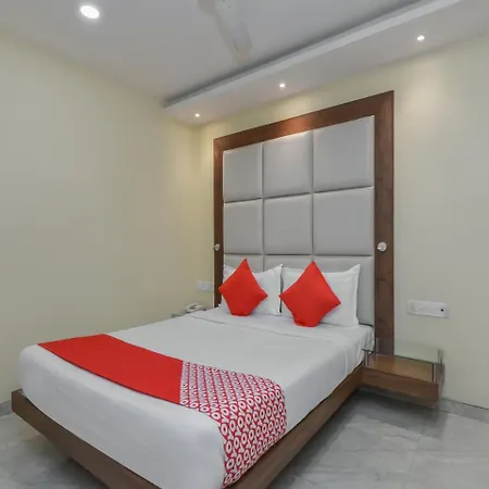 Hotel Oyo 8872 Address 3*
