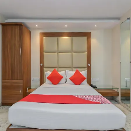 Oyo 8872 Address Hotel 3*
