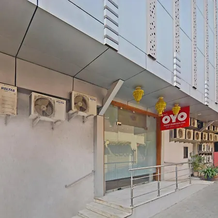 Hotel Oyo 8872 Address 3*