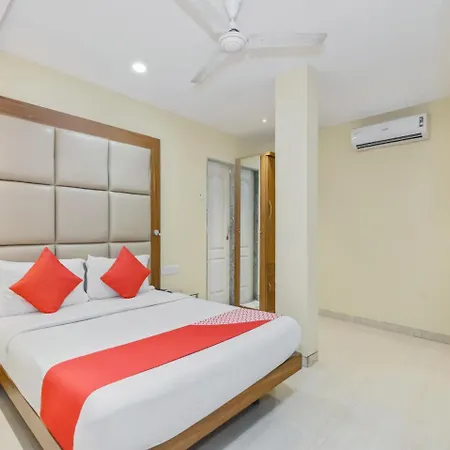 Oyo 8872 Address Hotel 3*