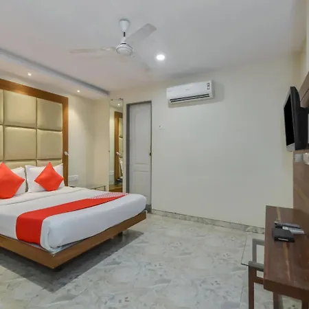Hotel Oyo 8872 Address 3*