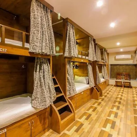Hostel Hygeinic Airport Dormitory Near By Bom Mumbai