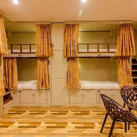 Hostel Hygeinic Airport Dormitory Near By Bom