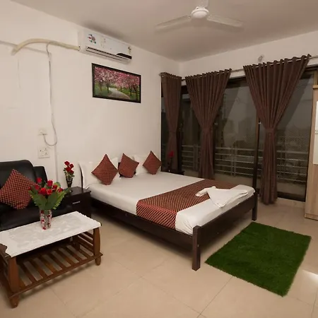 Bed & Breakfast Aristo Room, - Near Kokilaben Dhirubai Ambani Hospital For Family Only, 3*