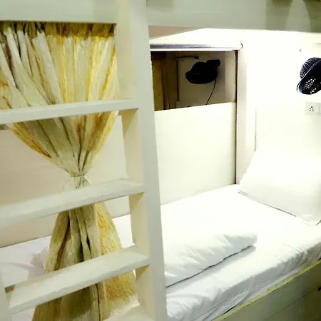 Airport Residency Bed & Breakfast *