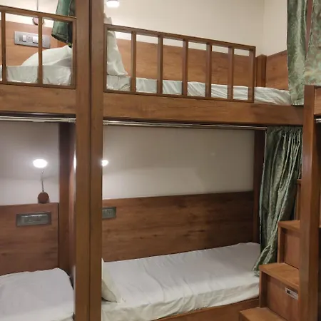 Capsule hotel Peace Residency *