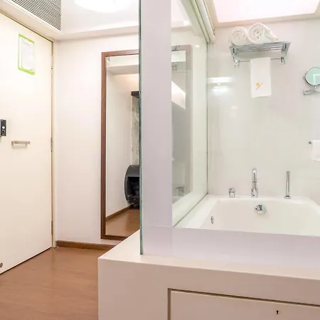 Comfort Metropolis Hotel 4*