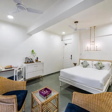 Hotel Kemps Corner 2*