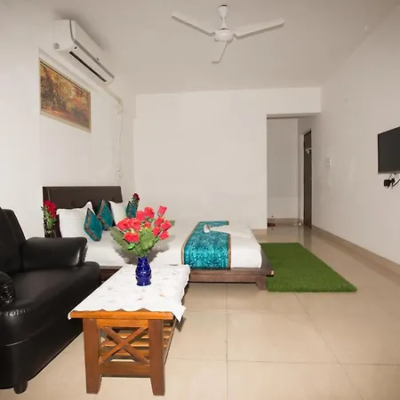 Aristo Room, - Near Kokilaben Dhirubai Ambani Hospital For Family Only, Bed & Breakfast 3*