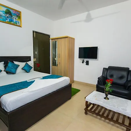 Bed & Breakfast Aristo Room, - Near Kokilaben Dhirubai Ambani Hospital For Family Only,