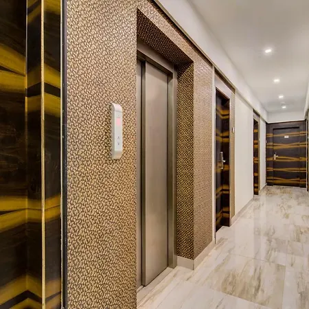 House Juhu 3*