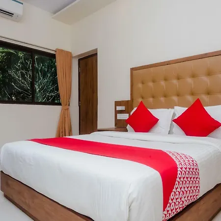 Oyo 17028 Aviva Residency