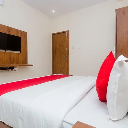 Oyo 17028 Aviva Residency Hotel 3*