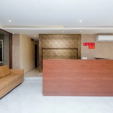 Oyo 17028 Aviva Residency Hotel 3*