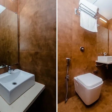 Oyo 17028 Aviva Residency Hotel 3*