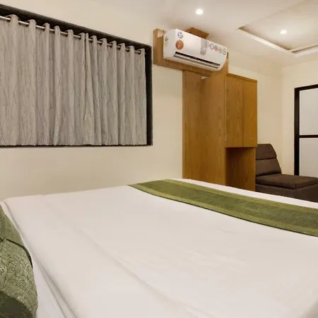 Residency Park Near Masjid Rly Station South 3*