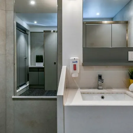 Hotel Indie Stays, Bkc