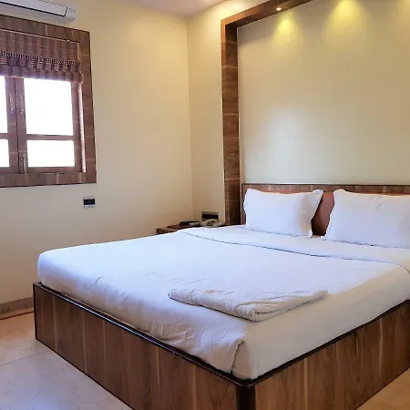 Hexa Benzy Palace