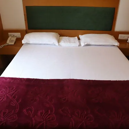 Guest house Gobinddhham 3*