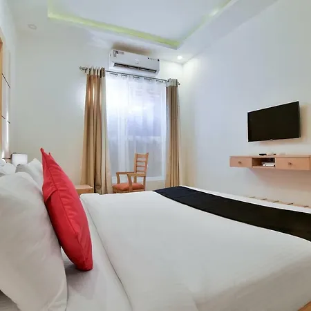 Anroute Stays - Airport Road Hotel