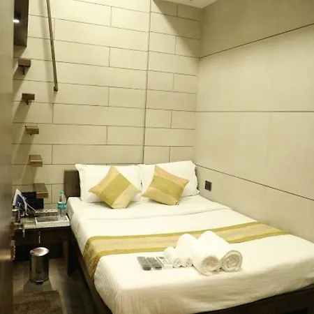 Dadar Near Station Hotel