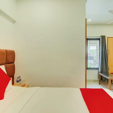 Oyo Flagship 572 Santacruz West 3*