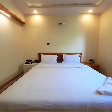 Hexa Benzy Palace Hotel 3*