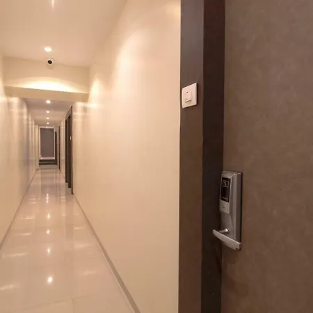 Hotel West