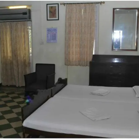 Bentleys Hotel Bed & Breakfast 3*