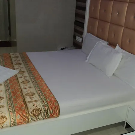 Celeste Colaba Hotel 2*