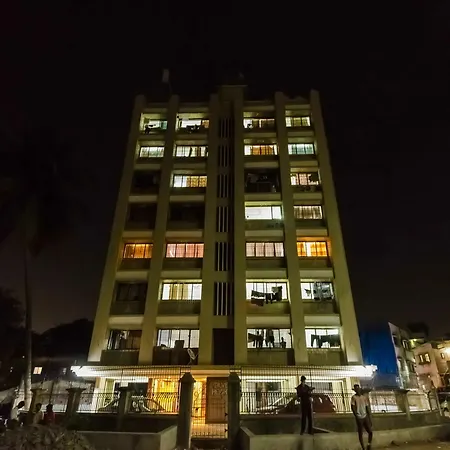 Oyo 4573 Near Bkc Apartment *