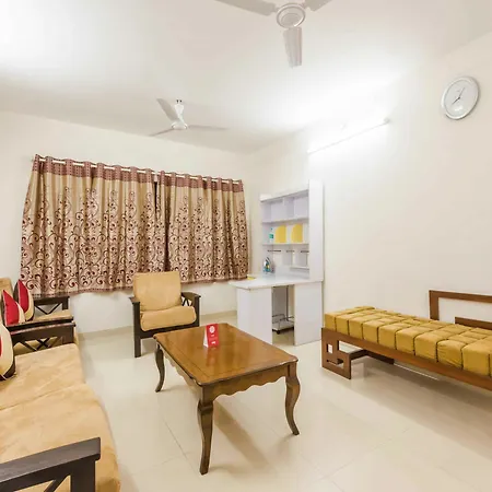 Oyo 4573 Near Bkc Apartment