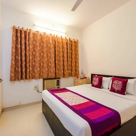 Oyo 4573 Near Bkc Apartment *
