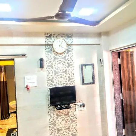 Apartment Cozy Furnished One Block From The Ocean Mumbai