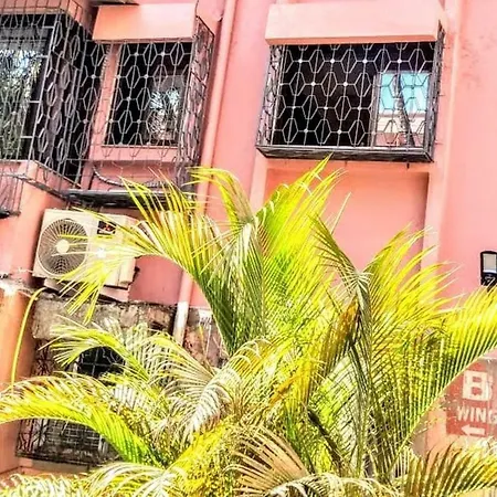 Cozy Furnished One Block From The Ocean Apartment Mumbai