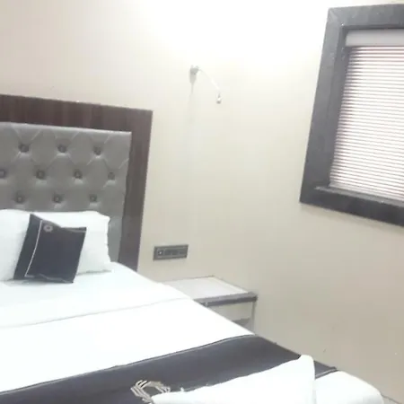 Shine Hospitality 2* Mumbai
