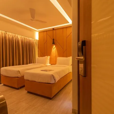 Metropole Hotel 3*