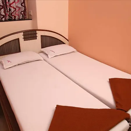 La-bella Guest house *