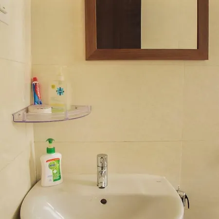Pvt For Few Hours At Rs.600 To Shower And Unwind For Business Travellers On The Go, Bkc Bed & Breakfast Mumbai