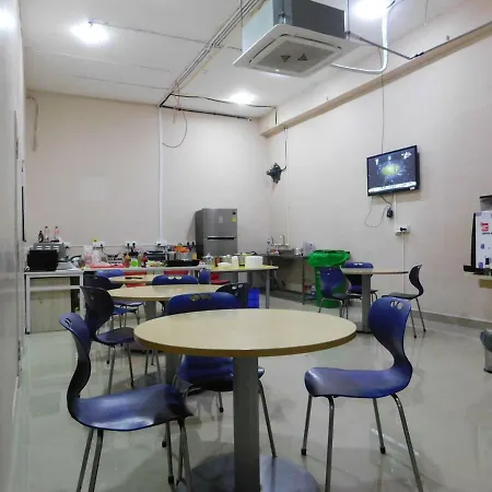 Hostel Abuzz Lower Parel *