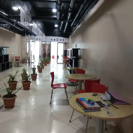 Hostel Abuzz Lower Parel