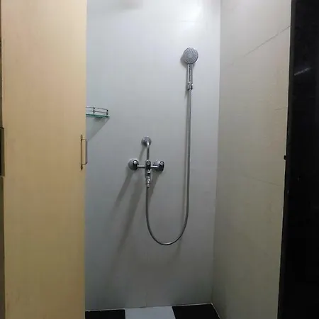 Abuzz Lower Parel Hostel