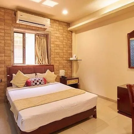 O Gold Coast Hotel 2*