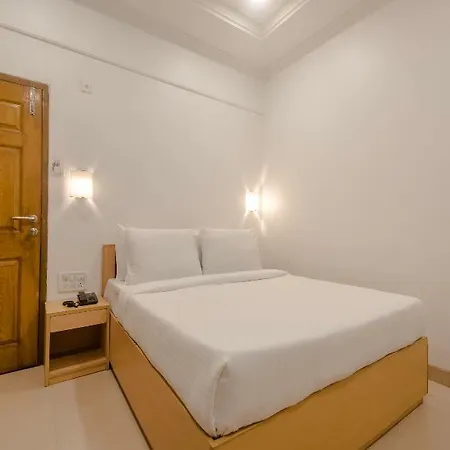 Oyo Flagship 572 Santacruz West Hotel 3*
