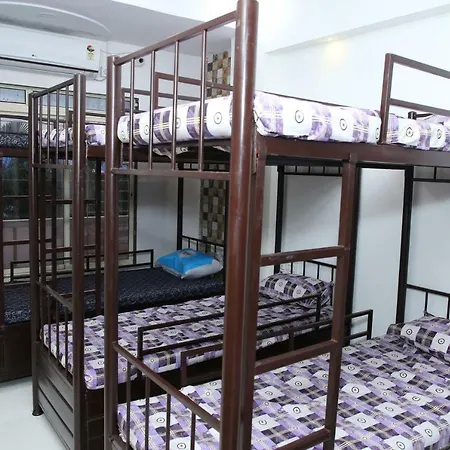 Hostel Royal Palace *