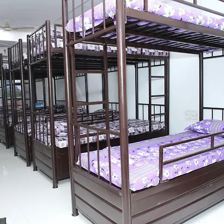 Hostel Royal Palace