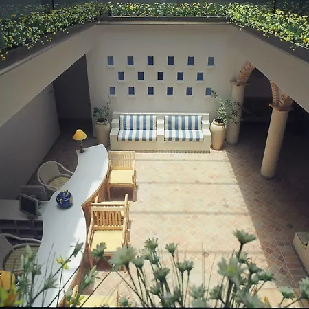 The Gordon House - Near Gateway Of India Hotel